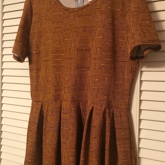 🌟SOLD🌟LuLaRoe Amelia - Picture 4 of 7